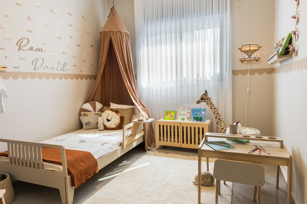 Kinderzimmer mit Spielzeug